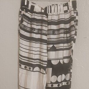 Chico's Black/White Abstract Stretch Waist Size 1R (Medium) Pants.